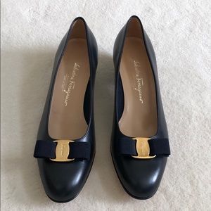 NEW Salvatore Ferragamo Navy Boutique Shoes (10B)
